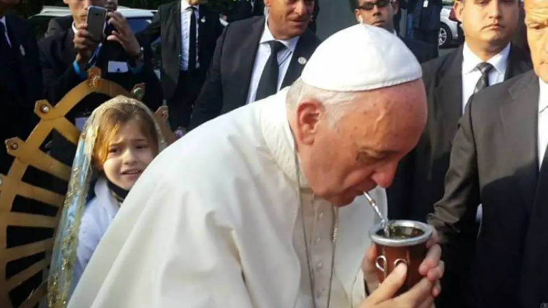 pope-drinking-yerba-mate