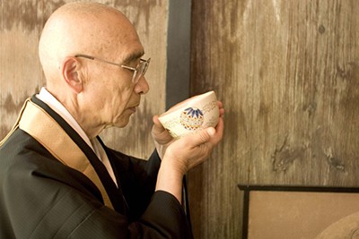 monk-drinking-tea