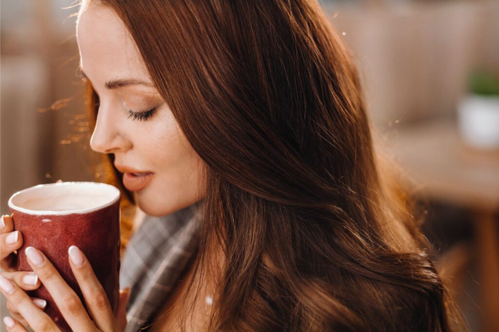 woman drinking tea 