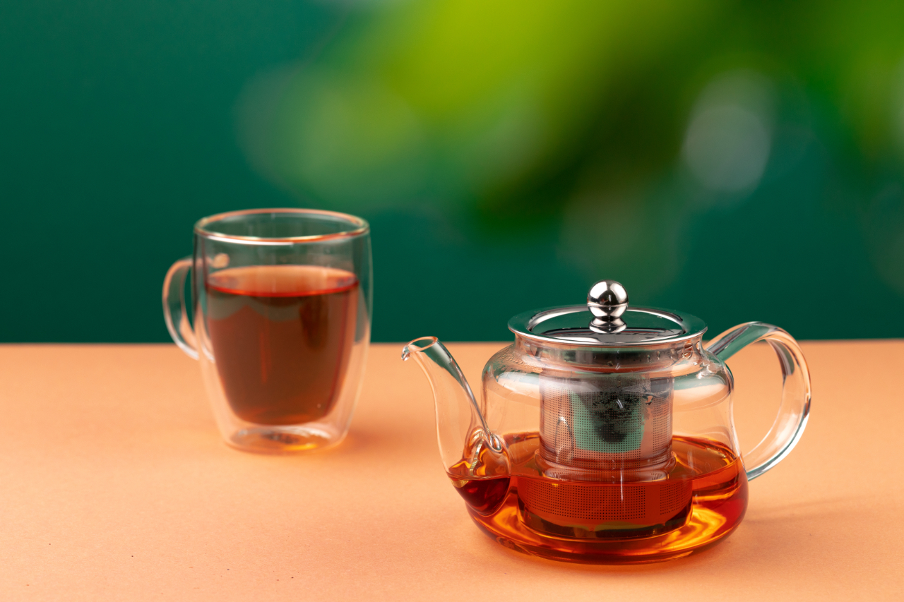 teapot with earl grey tea