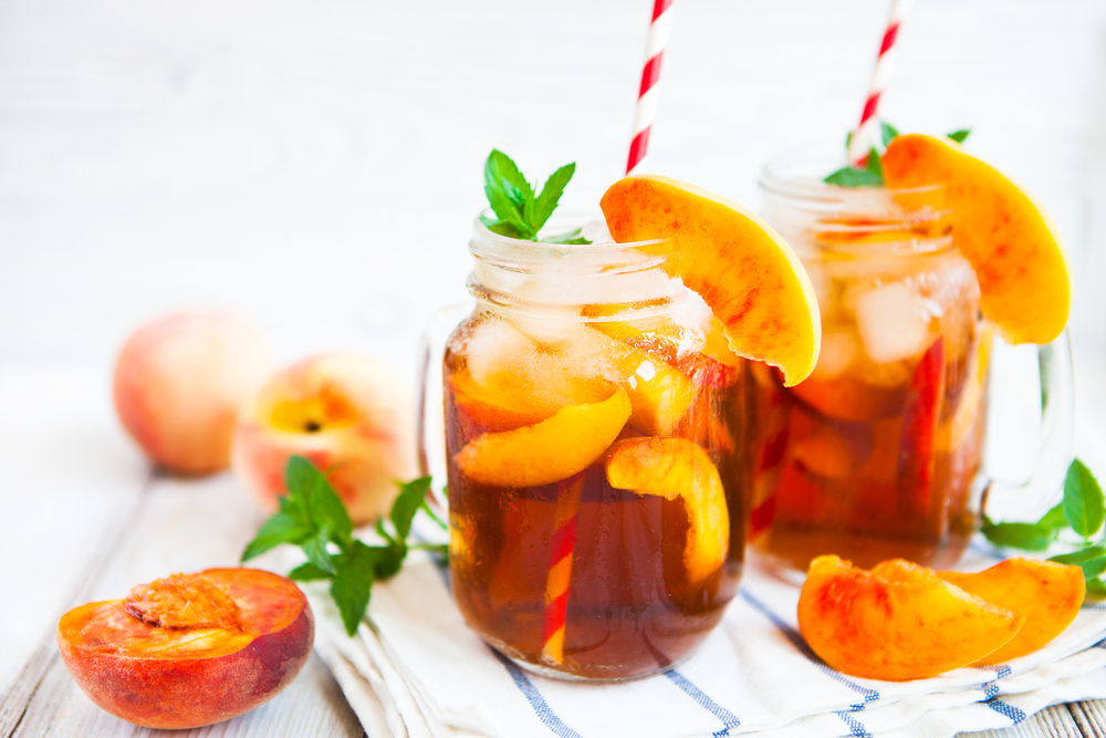 peached iced tea with straw